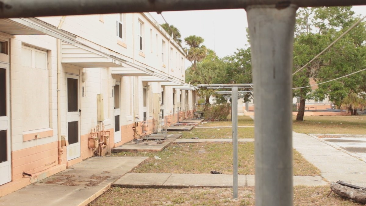 As demolition starts on Tampa's oldest public housing project, some